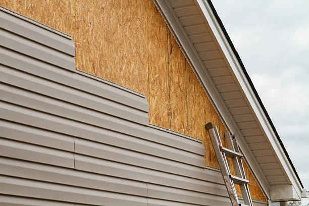 Professional Vinyl Siding technician working in Harwinton, CT